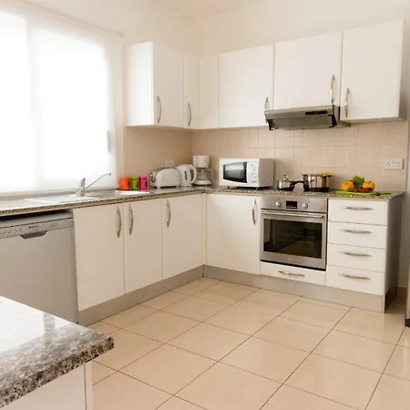 Lp Villa Peyia