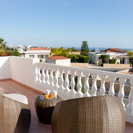 Lp Villa Peyia
